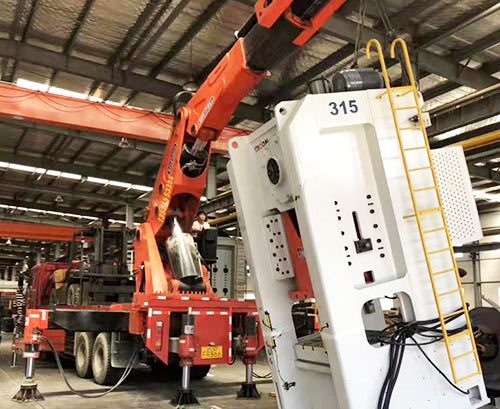 砀山县附近随车吊出租，轻松解决运输难题